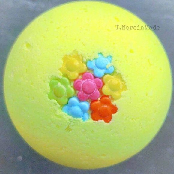 Flower Child Bath Bomb: Pineapple Patchouli - Picture 3 of 4